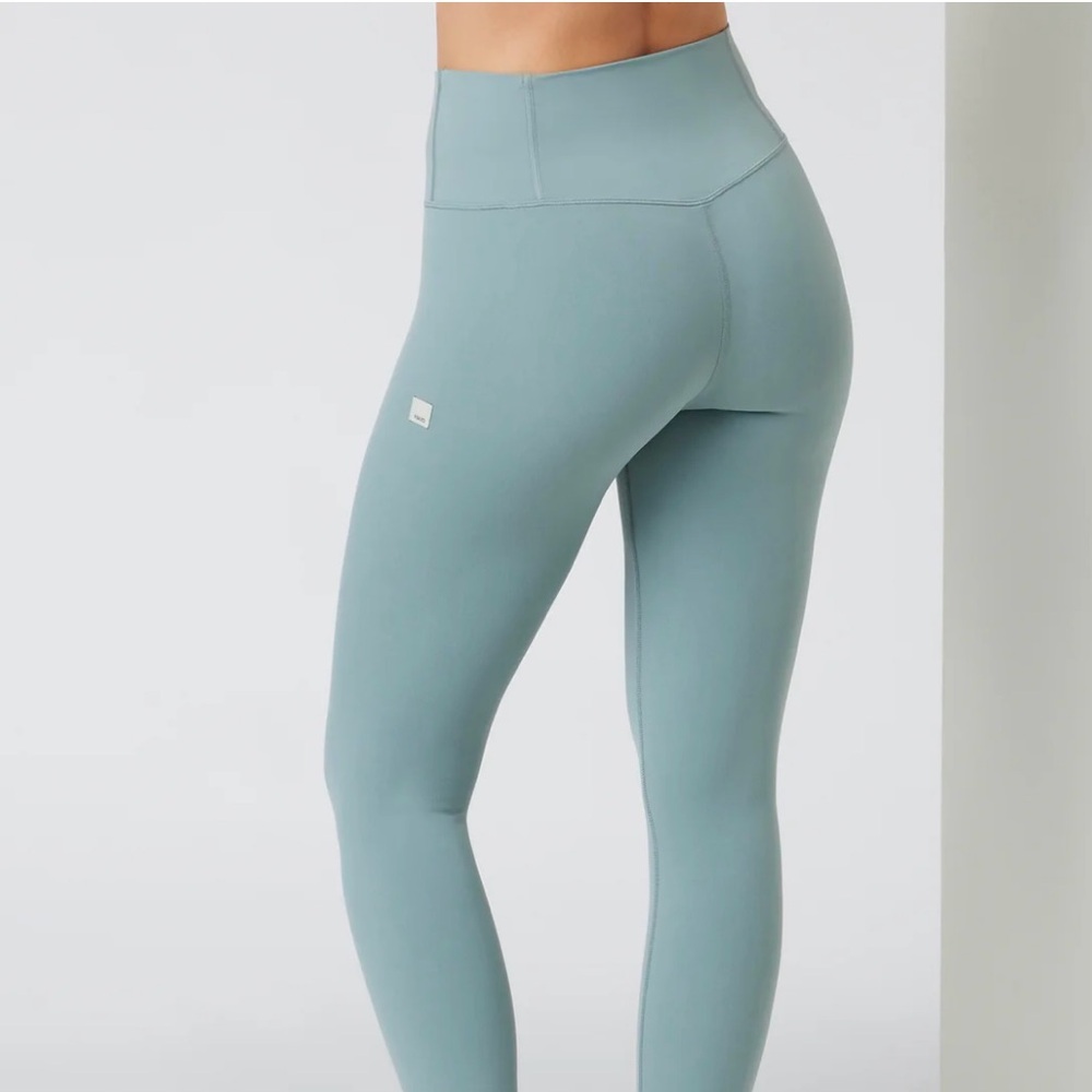 Vuori set - All the Feels Leggings and Daily Bra bundle